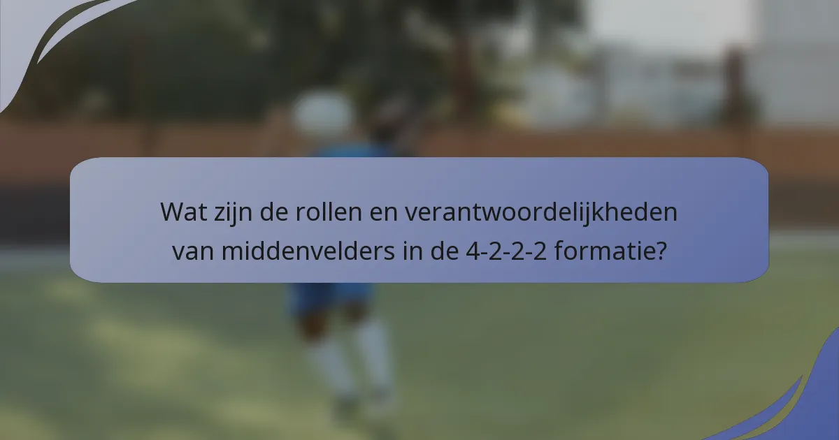 Wat zijn de rollen en verantwoordelijkheden van middenvelders in de 4-2-2-2 formatie?